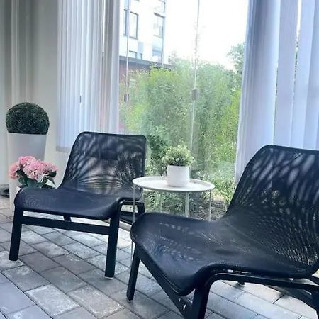 C&c - Comfy Nest Near Airport & Access Apartment