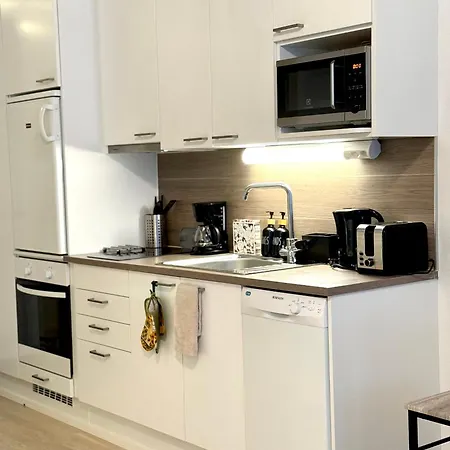 Appartement C&c - Comfy Nest Near Airport & Access *