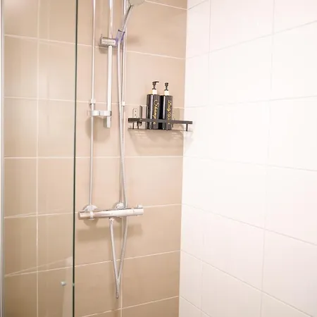 C&c - Comfy Nest Near Airport & Access 万塔