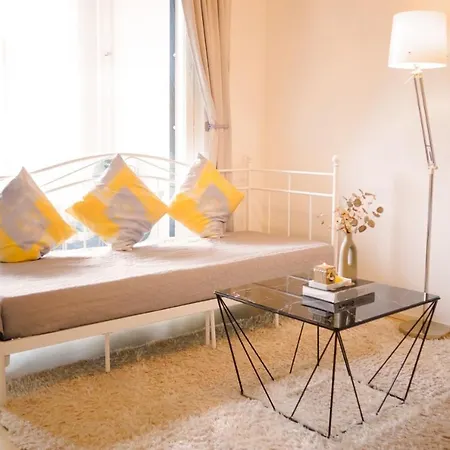 Appartement C&c - Comfy Nest Near Airport & Access